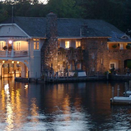 Lake George Boathouse Waterfront Lodging Болтон-Лендинг Экстерьер фото