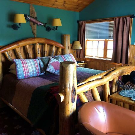 Lake George Boathouse Waterfront Lodging Болтон-Лендинг Экстерьер фото