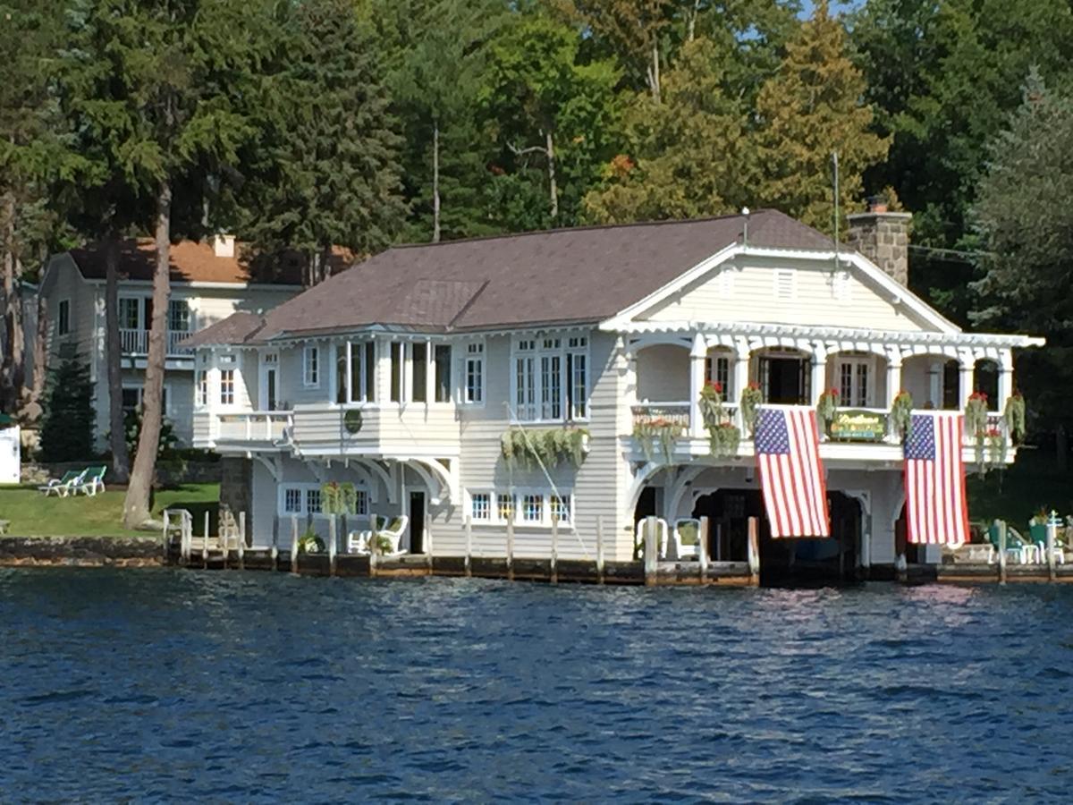 Lake George Boathouse Waterfront Lodging Болтон-Лендинг Экстерьер фото