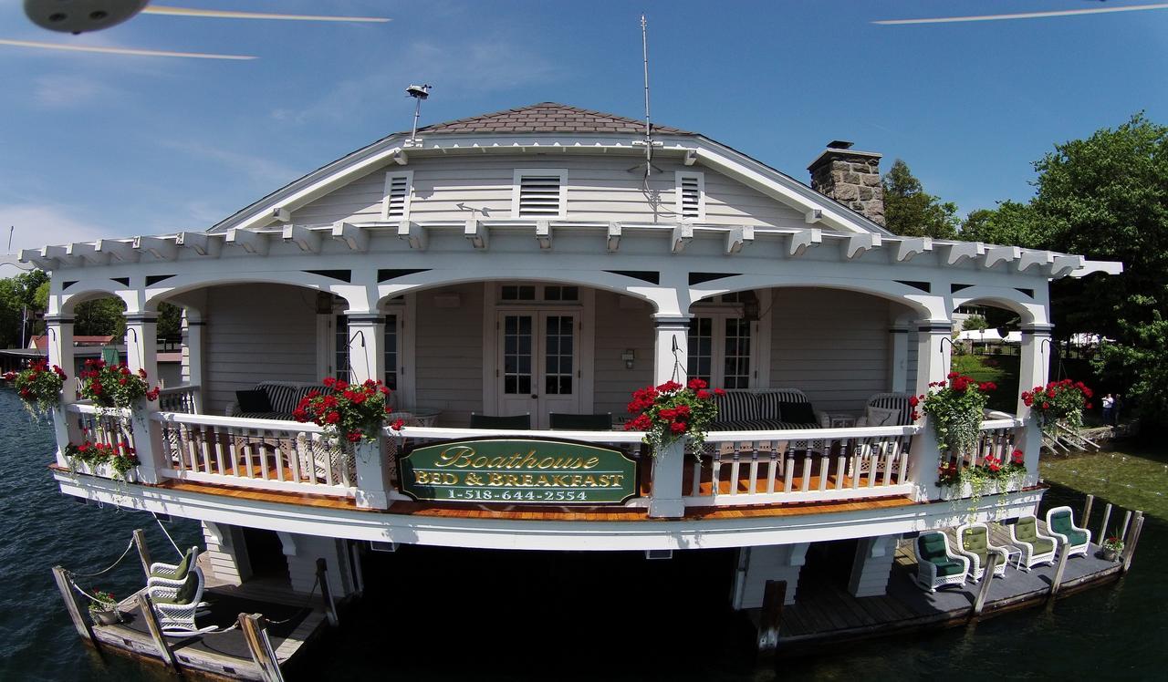 Lake George Boathouse Waterfront Lodging Болтон-Лендинг Экстерьер фото