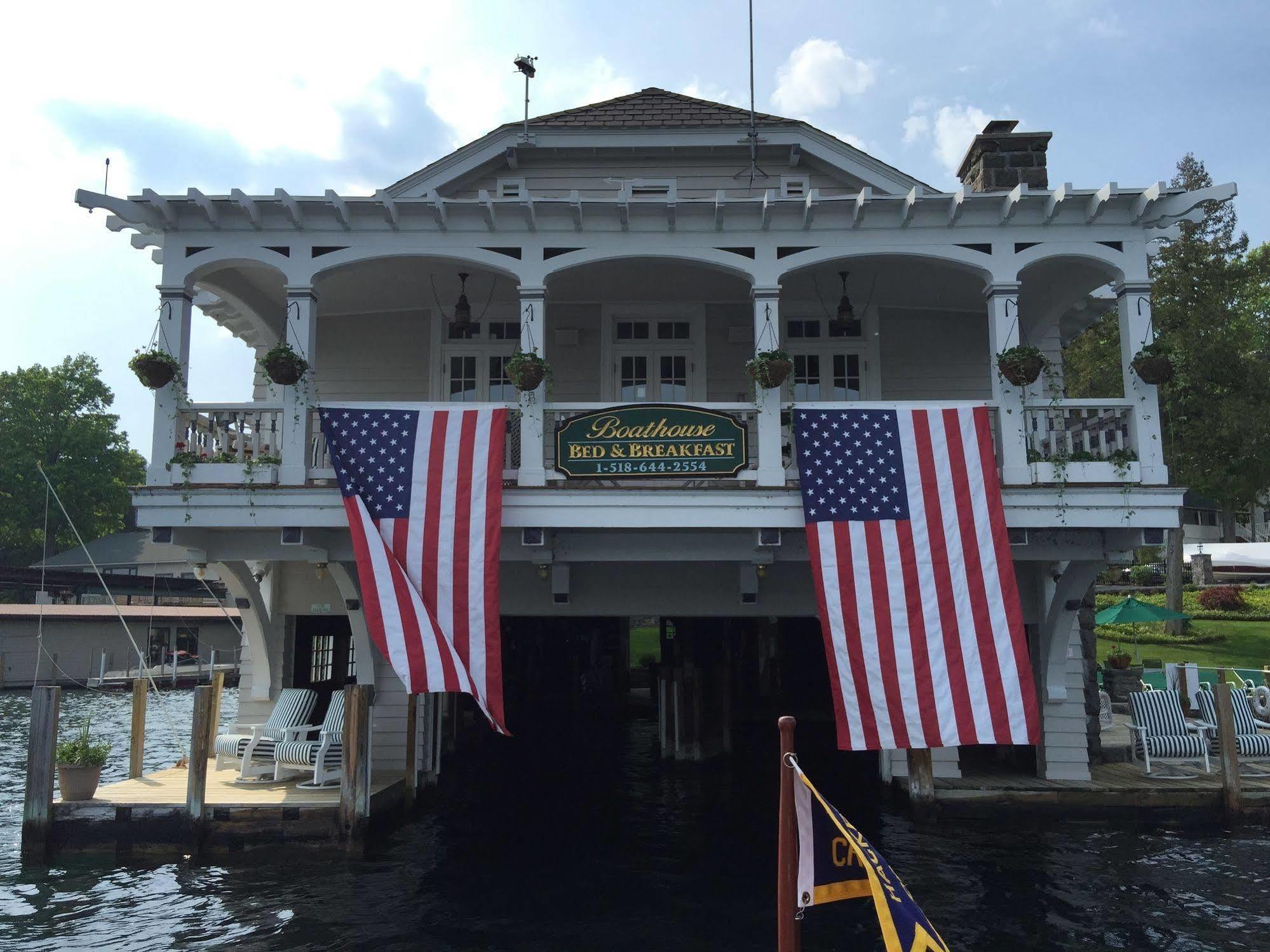 Lake George Boathouse Waterfront Lodging Болтон-Лендинг Экстерьер фото