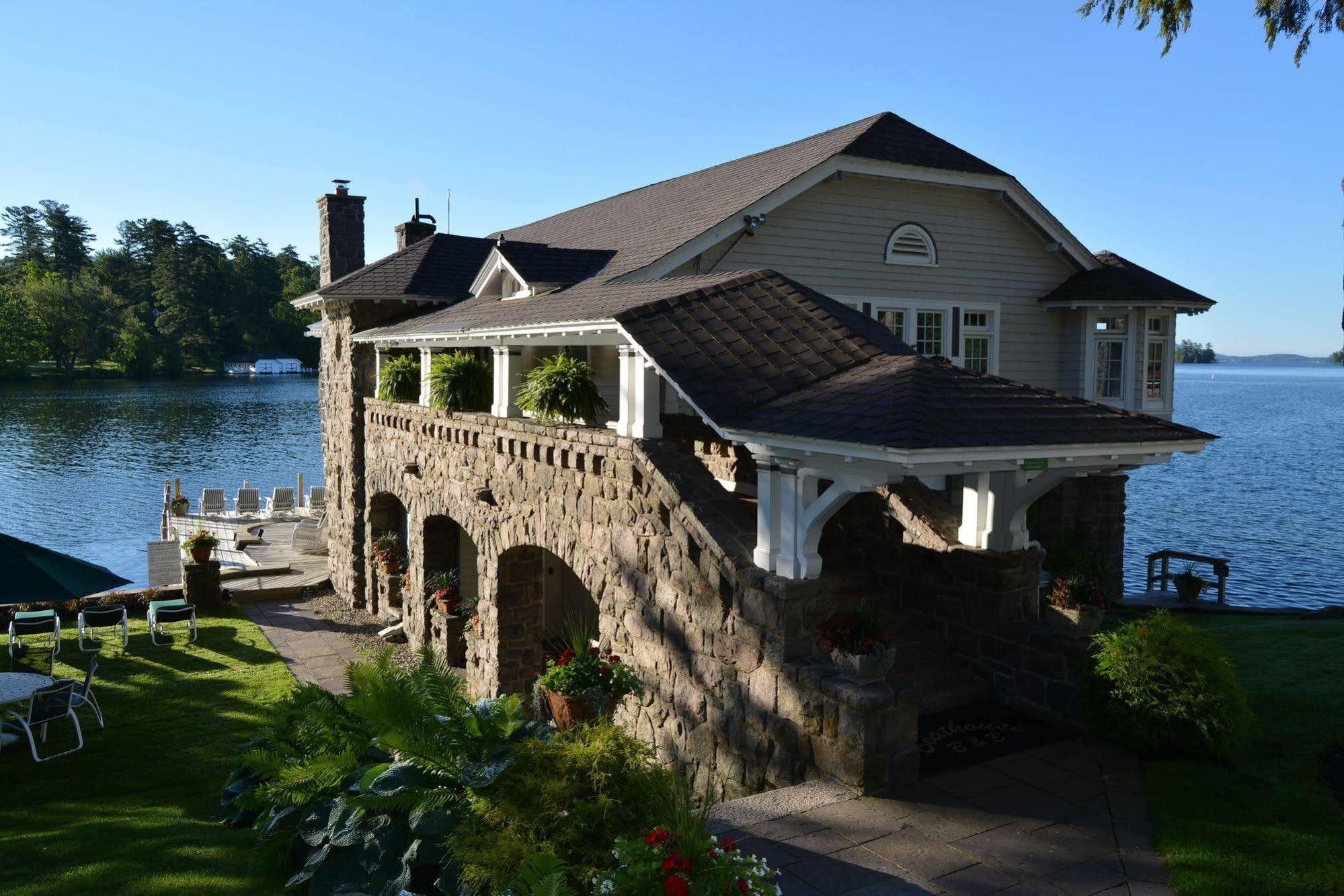 Lake George Boathouse Waterfront Lodging Болтон-Лендинг Экстерьер фото
