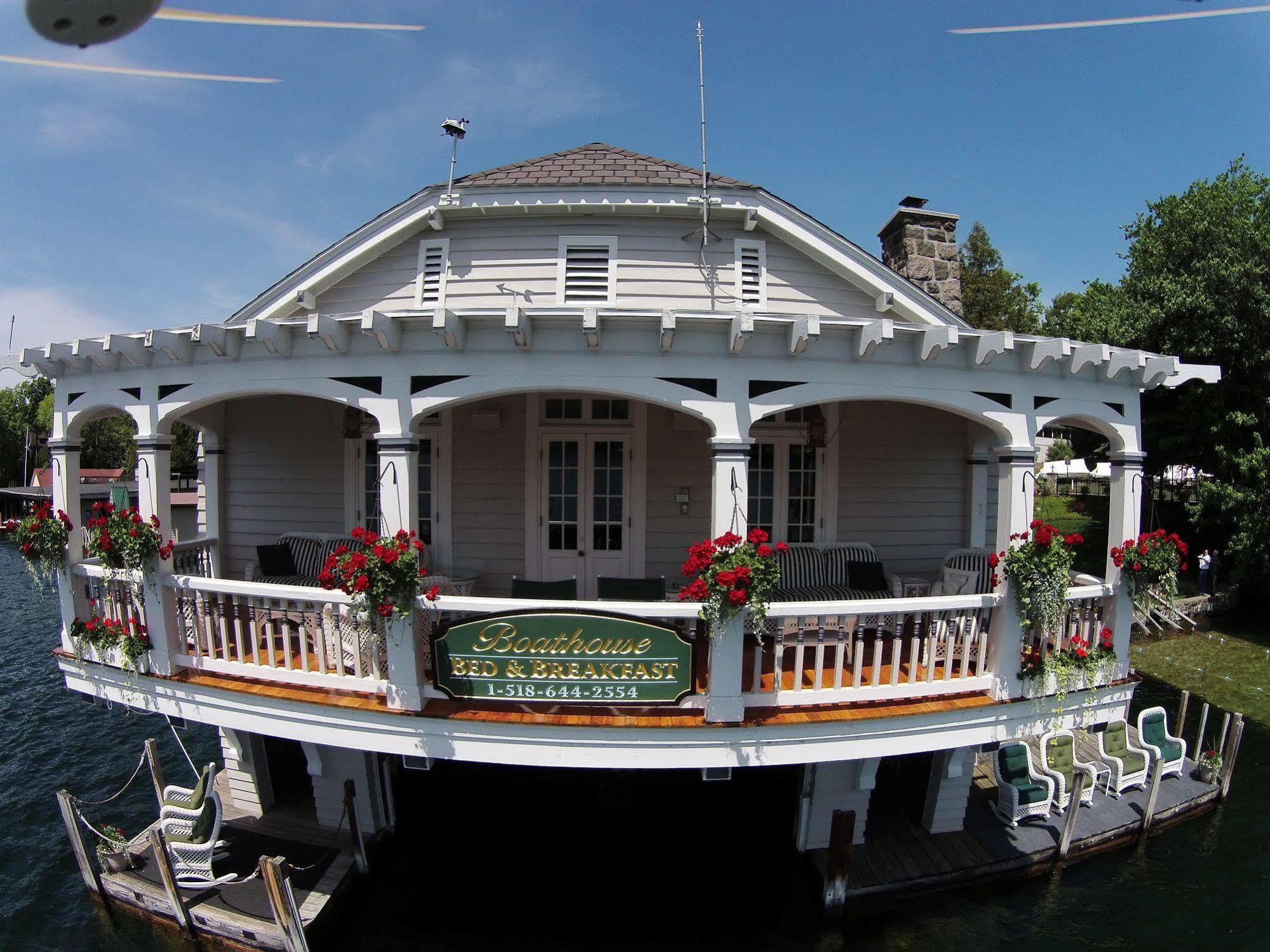 Lake George Boathouse Waterfront Lodging Болтон-Лендинг Экстерьер фото