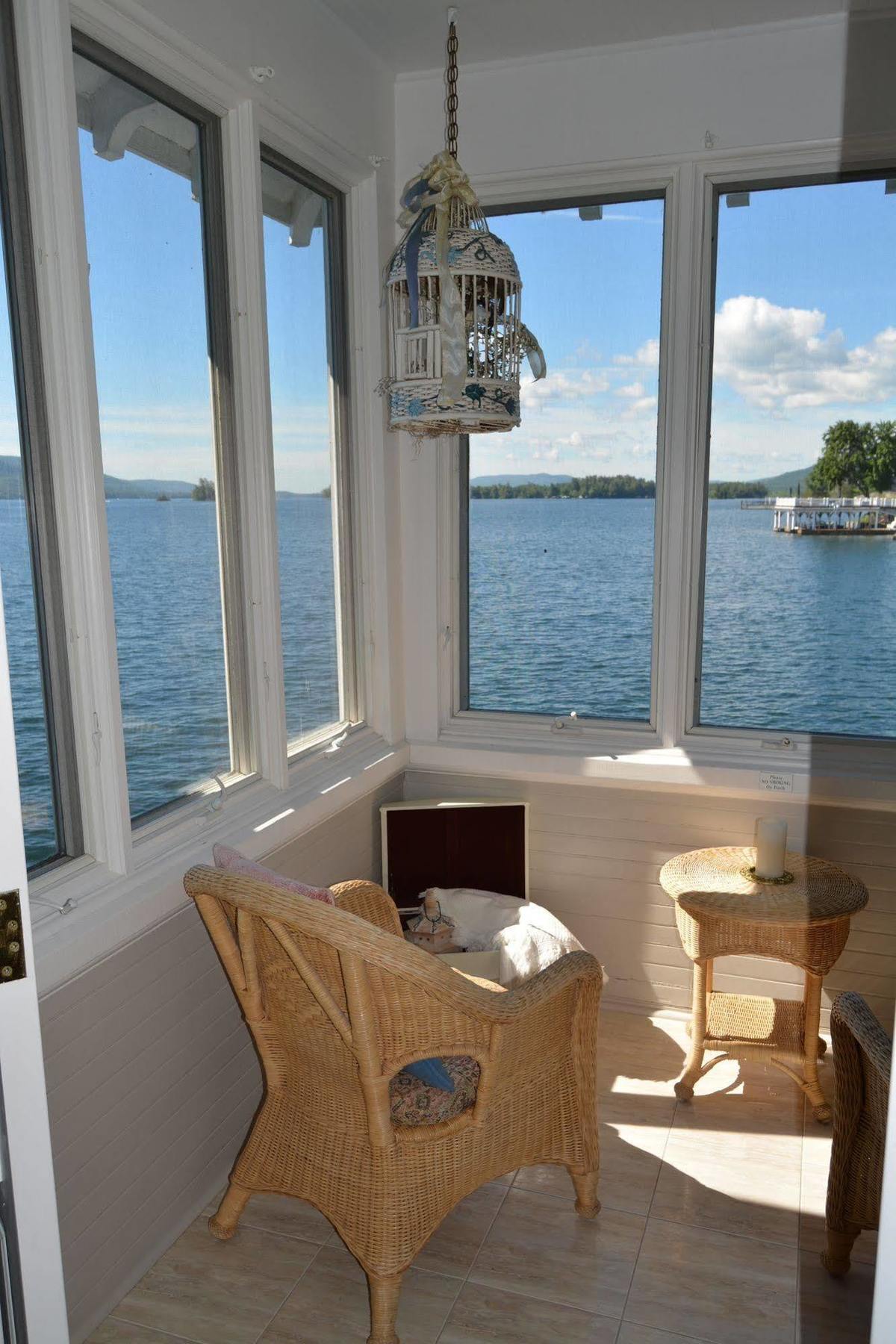 Lake George Boathouse Waterfront Lodging Болтон-Лендинг Экстерьер фото