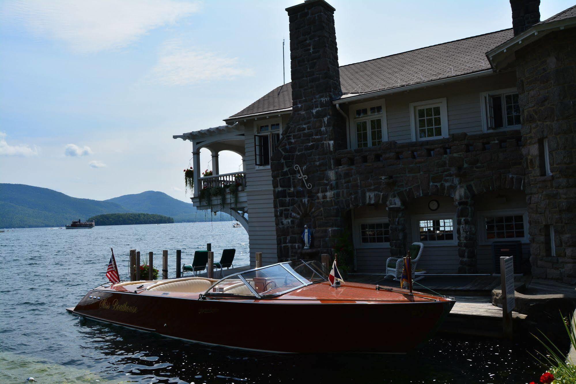 Lake George Boathouse Waterfront Lodging Болтон-Лендинг Экстерьер фото