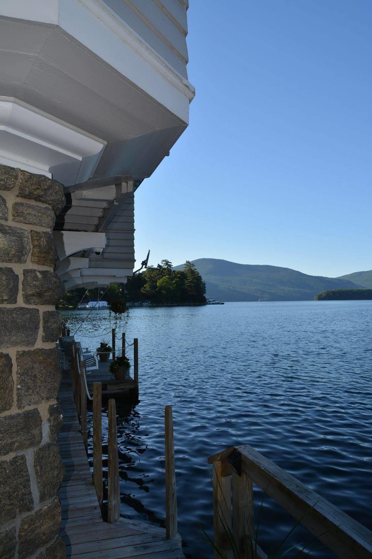 Lake George Boathouse Waterfront Lodging Болтон-Лендинг Экстерьер фото