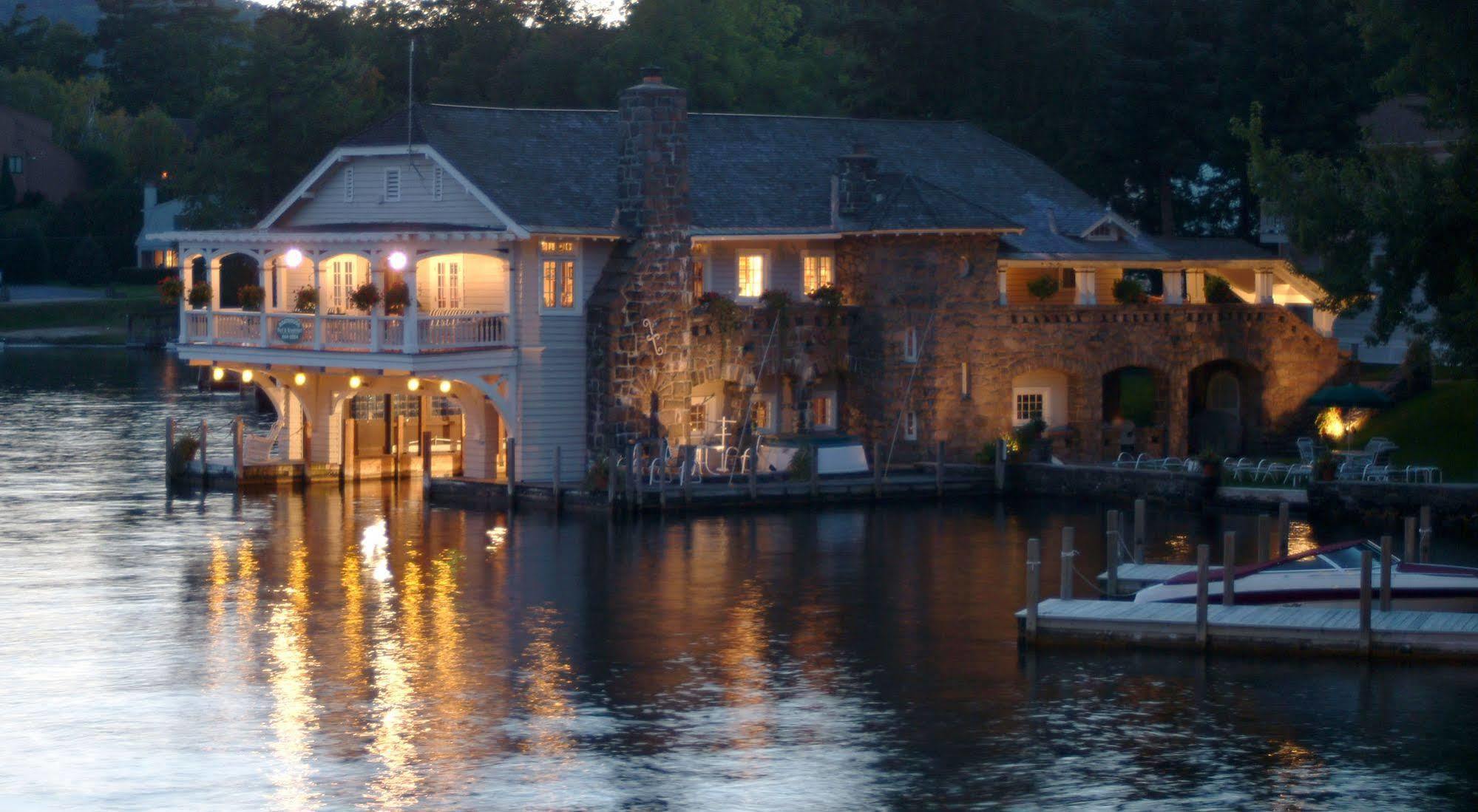 Lake George Boathouse Waterfront Lodging Болтон-Лендинг Экстерьер фото